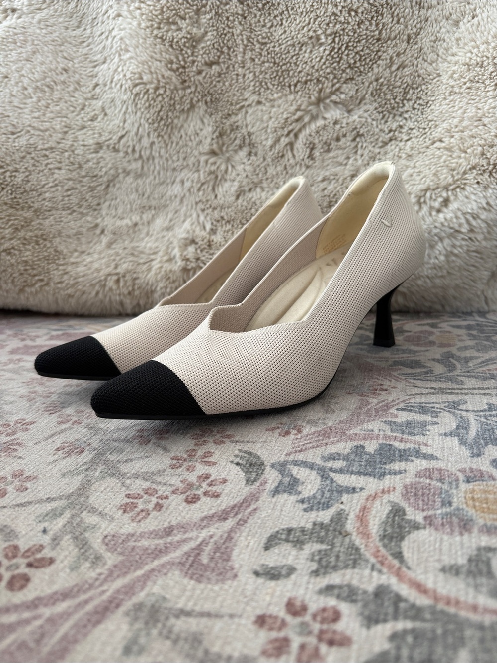 Pointed Toe Two-Tone Pumps in Cream and Black